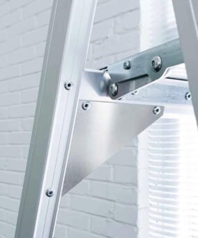 Detailfoto van eurostairs bordestrap ingezoomd op het inklapmechanisme