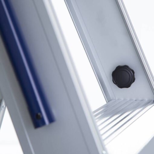 Detailfoto van dubbele trap van eurostairs ingezoomd op de treden