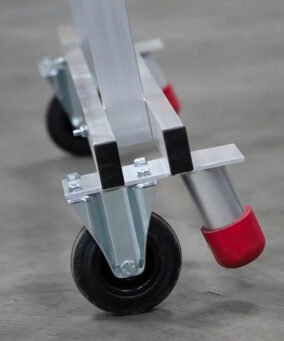 Detailfoto van Eurostairs magazijntrap Easy ingezoomd op de wielen